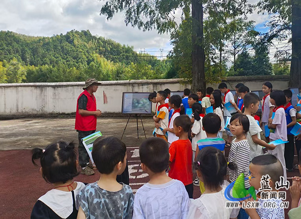 蓝山县科协走进浆洞瑶族乡中心小学开展科普宣讲活动.jpg