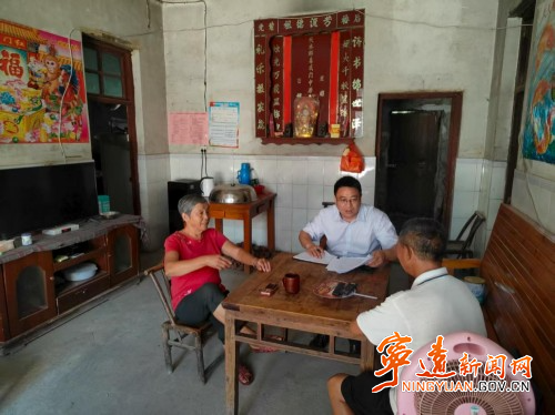 宁远鲤溪镇：入户走访暖民心_副本500.jpg