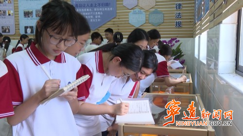 宁远县开展林则徐禁毒史绩全国“十馆联展”暨青少年防范精麻药品滥用宣传活动1_副本500.jpg