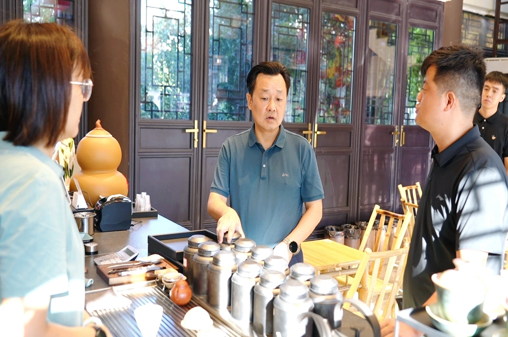 唐成调研城市品质提升工作并巡河