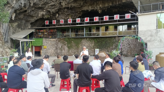 台湾海峡两侧之间的爱与北纬25度相连，山和海洋