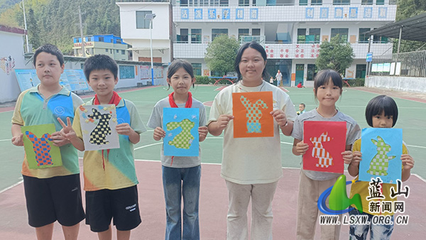 犁头瑶族乡中心小学开展“小手编小兔”学生心理健康活动.jpg