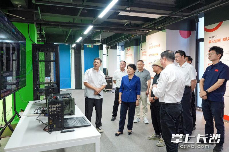 湖南拾意文化科技有限公司调研现场。 均为长沙晚报全媒体记者 郭雨滴 摄 湖南拾意文化科技有限公司调研现场。 均为长沙晚报全媒体记者 郭雨滴 摄