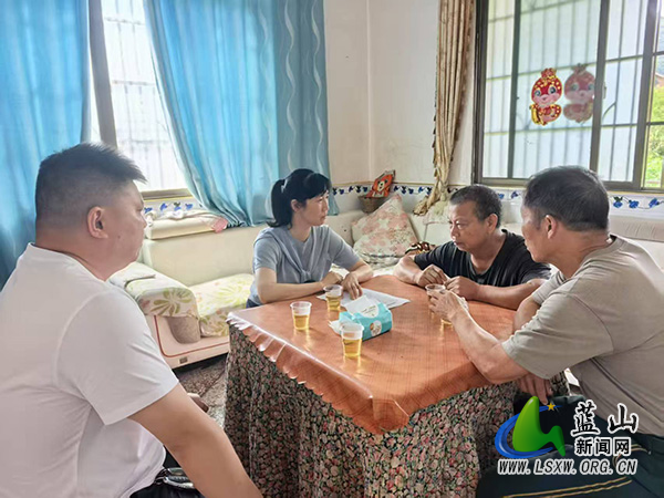 蓝山:强化监督 守好惠农惠民“钱袋子”.jpg 蓝山:强化监督 守好惠农惠民“钱袋子”.jpg