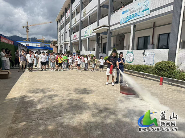 蓝山消防救援大队开展消防安全“开学第一课”.jpg