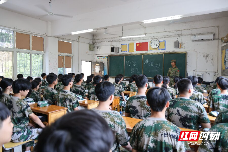 带训教官讲抗战历史_proc.jpg 带训教官讲抗战历史_proc.jpg