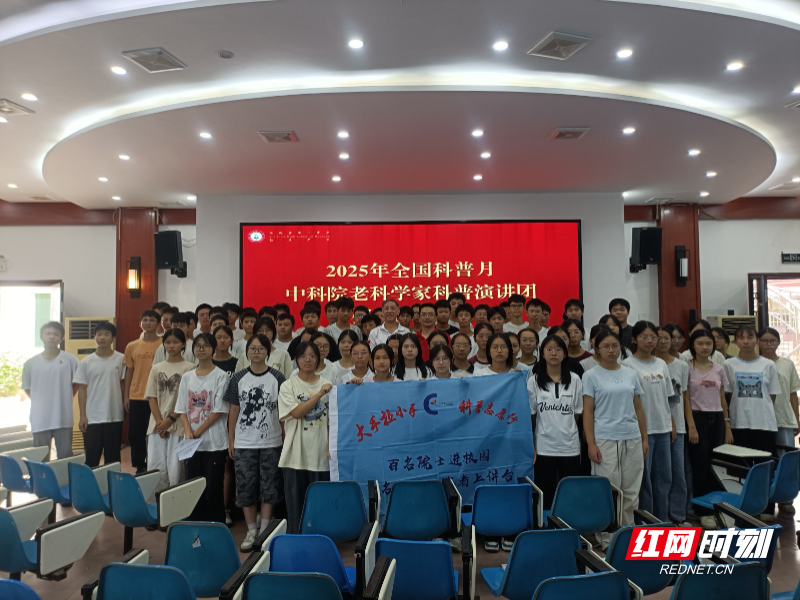 合影(1).jpg 合影(1).jpg