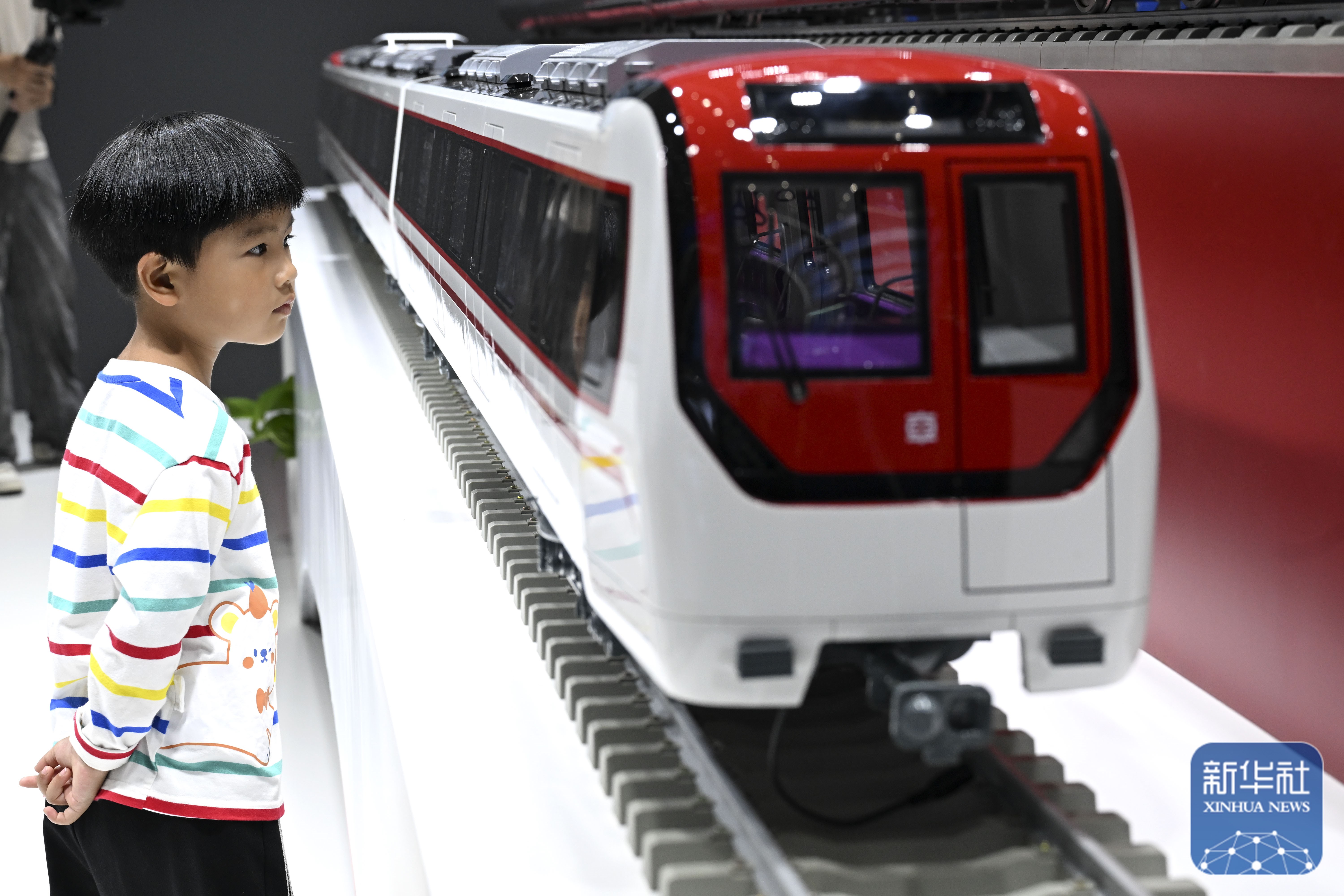 新华社所有媒体+丨2025开幕世界工作会议