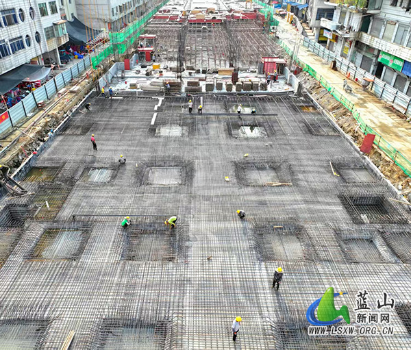 （图片新闻）蓝山县第一农贸市场项目建设有序推进1.jpg