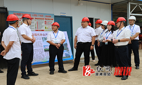 座谈会.jpg