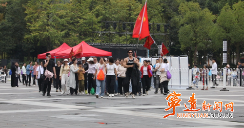 寧遠：登娥皇峰 燃動健身熱潮_副本500.png