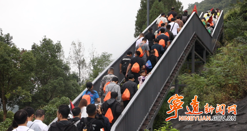 寧遠：登娥皇峰 燃動健身熱潮2_副本500.png