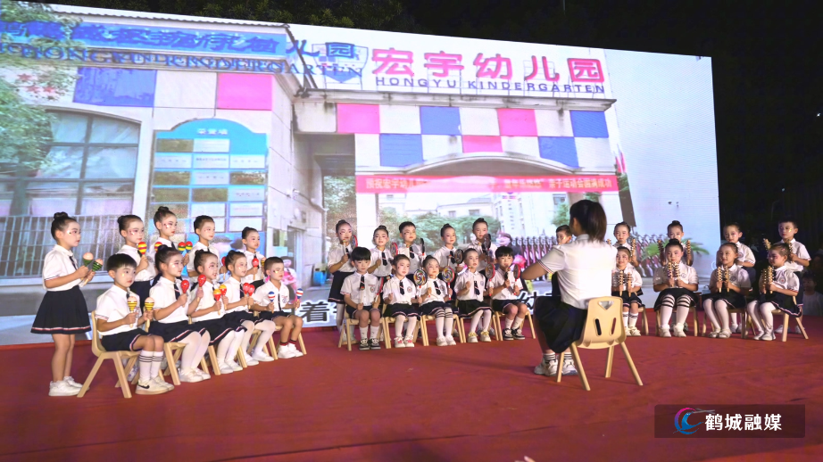 初编：红星街道幸福湾社区举办 “喜迎国庆 邻里欢聚” 文艺晚会 共庆祖国华诞.mp4_20250922_165714.280.jpg