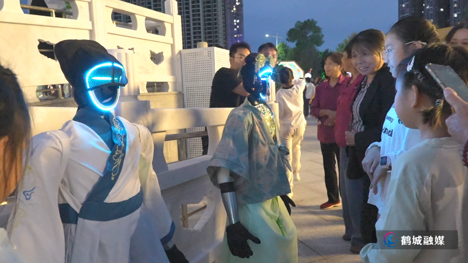 鹤鸣洲焕新启幕    沉浸式游园会引全城狂欢.mp4_20250922_172531.481.jpg
