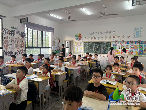 蓝山县第六完全小学：班级文化展风采 环境育人润无声.jpg
