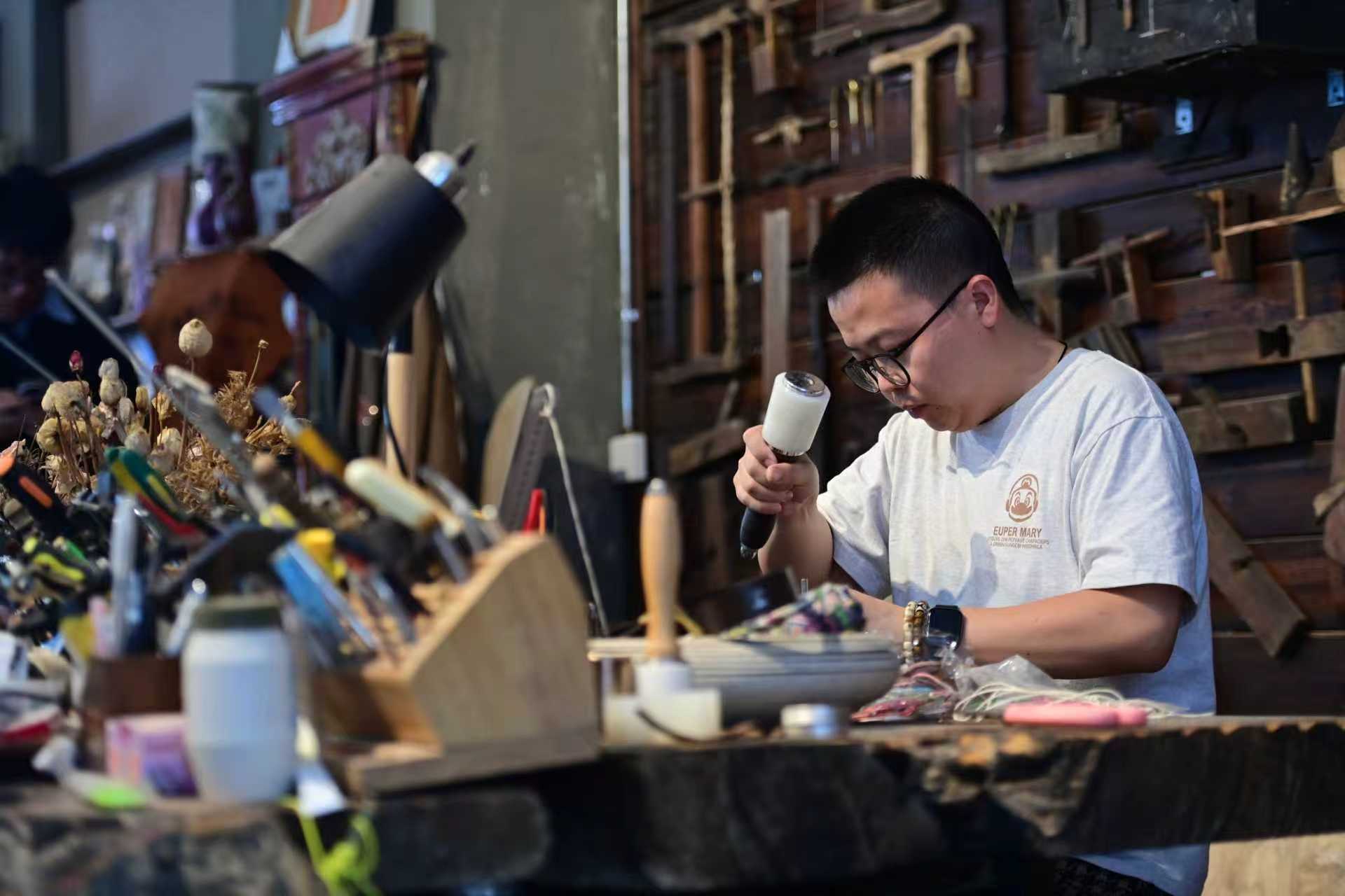 蒂安山山（Tianshan Mountains）忘记了70年