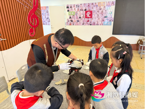 省市联动送文化 汉风古韵润校园——湘潭县专场活动启动仪式举行515.png 省市联动送文化 汉风古韵润校园——湘潭县专场活动启动仪式举行515.png