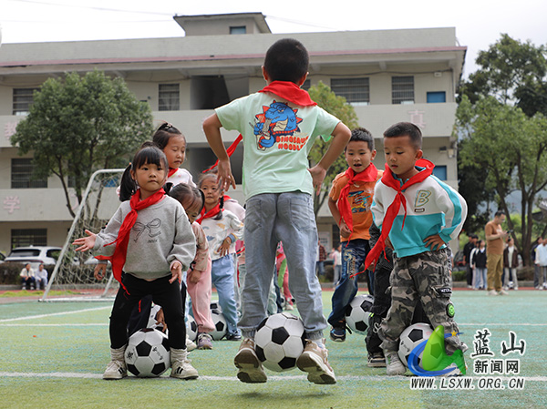 蓝山:瑶乡少年绿茵场上展风采1.jpg 蓝山:瑶乡少年绿茵场上展风采1.jpg