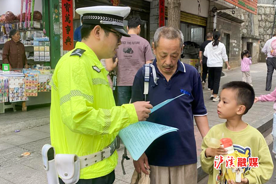交警五进.jpg1.jpg2.jpg