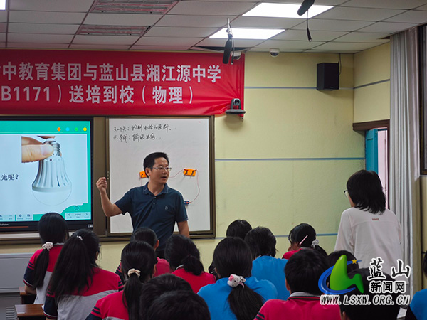 国培计划（2025）“一对一”精准帮扶物理学科送培到校活动圆满完成.jpg