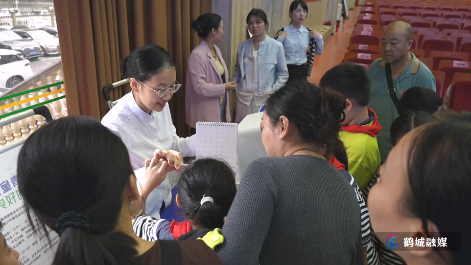 初编 开展近视防控宣传教育月活动 政企校协同守护儿童“视力储备”.mp4_20250926_171426.635.jpg