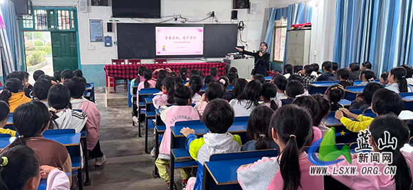太平学校开展女生青春期教育知识讲座.jpg
