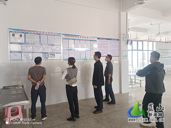 大桥瑶族乡人大代表深入大桥学校调研校园餐工作.jpg