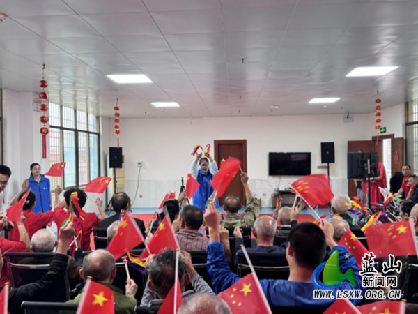双节同庆暖夕阳 歌声飞扬颂祖国——辅仁社区日间照料中心温情举办国庆中秋联欢活动2.jpg
