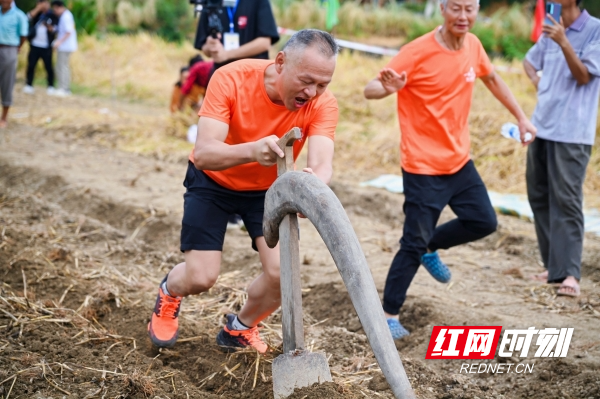 “开犁拓荒”_副本.jpg