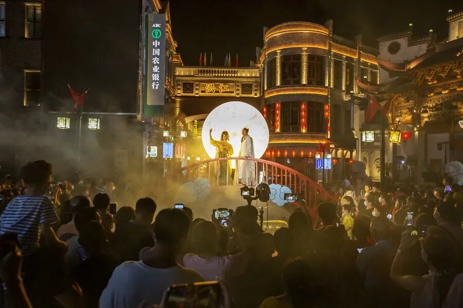 洪江古商城夜游.jpg
