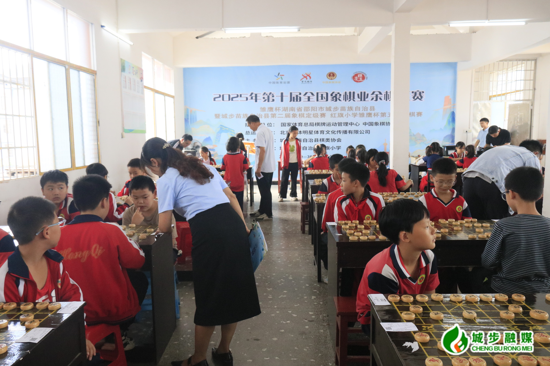 城步红旗小学“雏鹰杯”象棋赛点亮素质教育新篇章(图2)