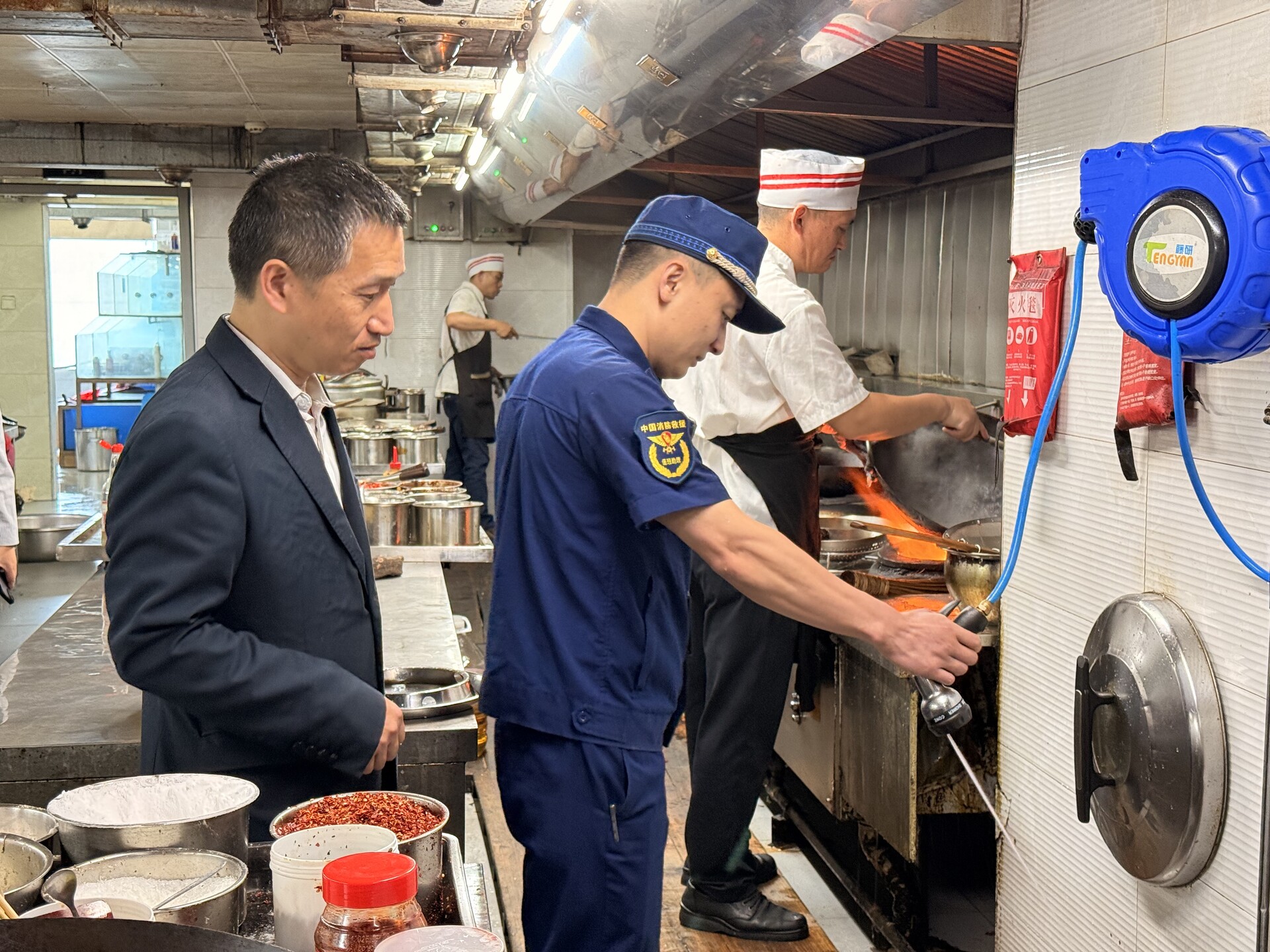 城步消防救援大队开展国庆中秋节前消防安全检查及宣传活动(图1)