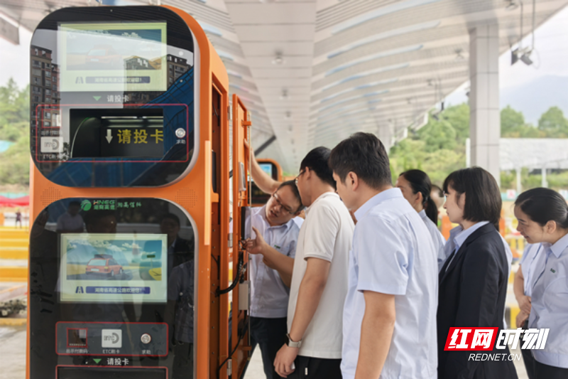 分公司组织相关业务人员“以“理论授课+现场实操”的方式培训_副本_副本.jpg 分公司组织相关业务人员“以“理论授课+现场实操”的方式培训_副本_副本.jpg