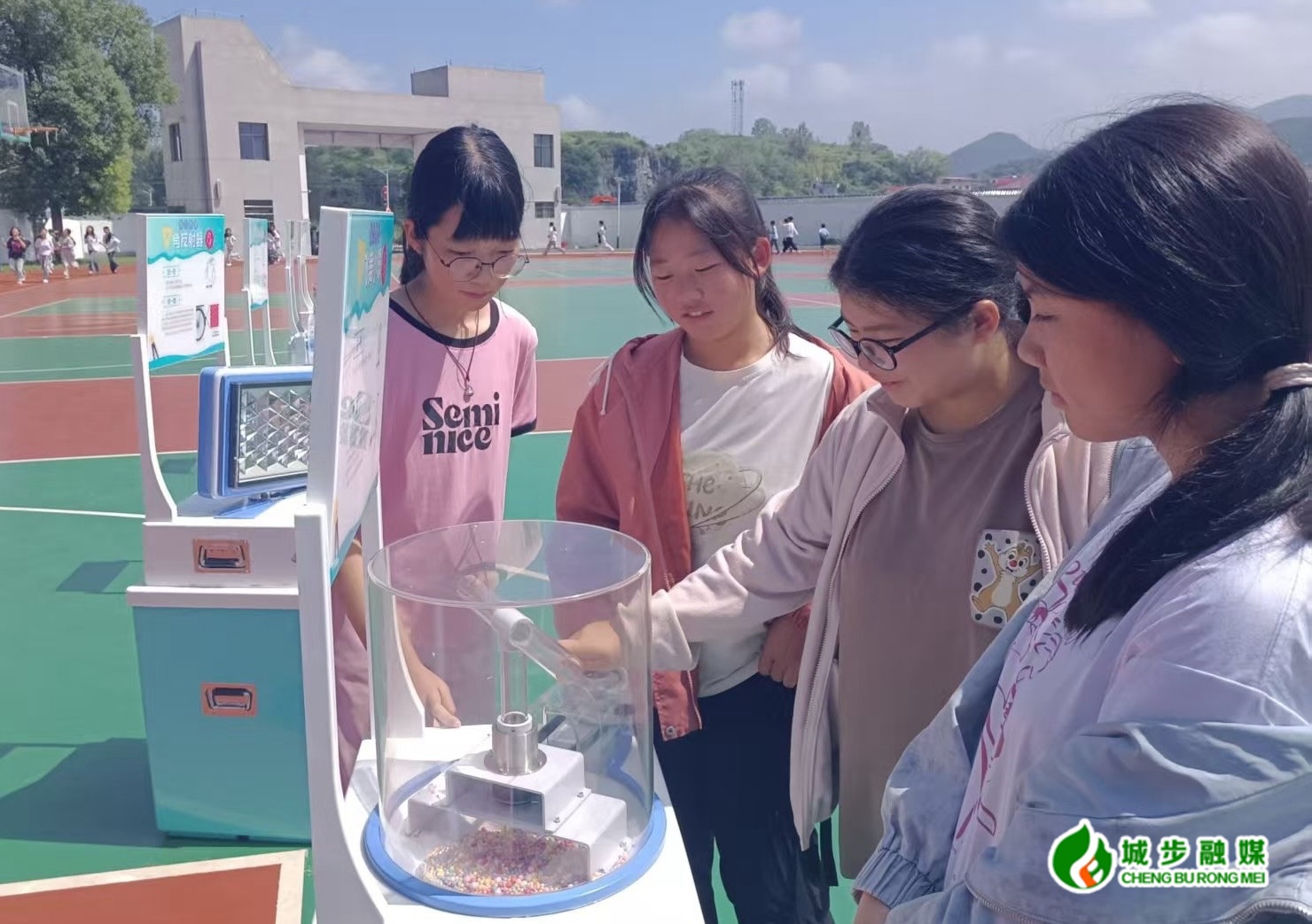 全国科普月 | 城步：科普进校园 点亮孩子们的科学好奇心(图1)