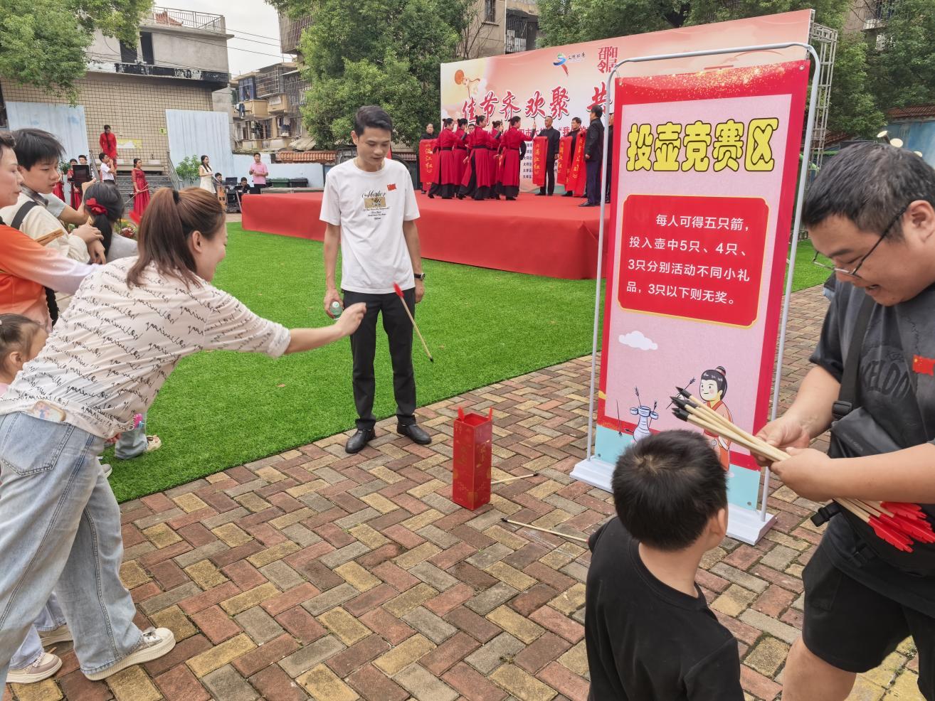 佳节齐欢聚 共叙邻里情——大祥区红旗路街道双节同庆活动精彩纷呈(图5)