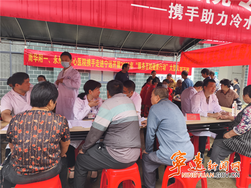 永州市中心医院专家团助力冷水镇卫生院云潭分院开业_副本500.png