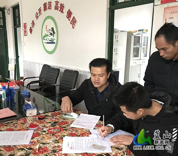 刘高正：扎根基层践初心 倾情奉献暖民心.jpg