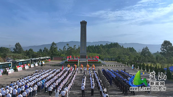 我县举行2025年烈士纪念日向烈士敬献花篮仪式活动1.jpg