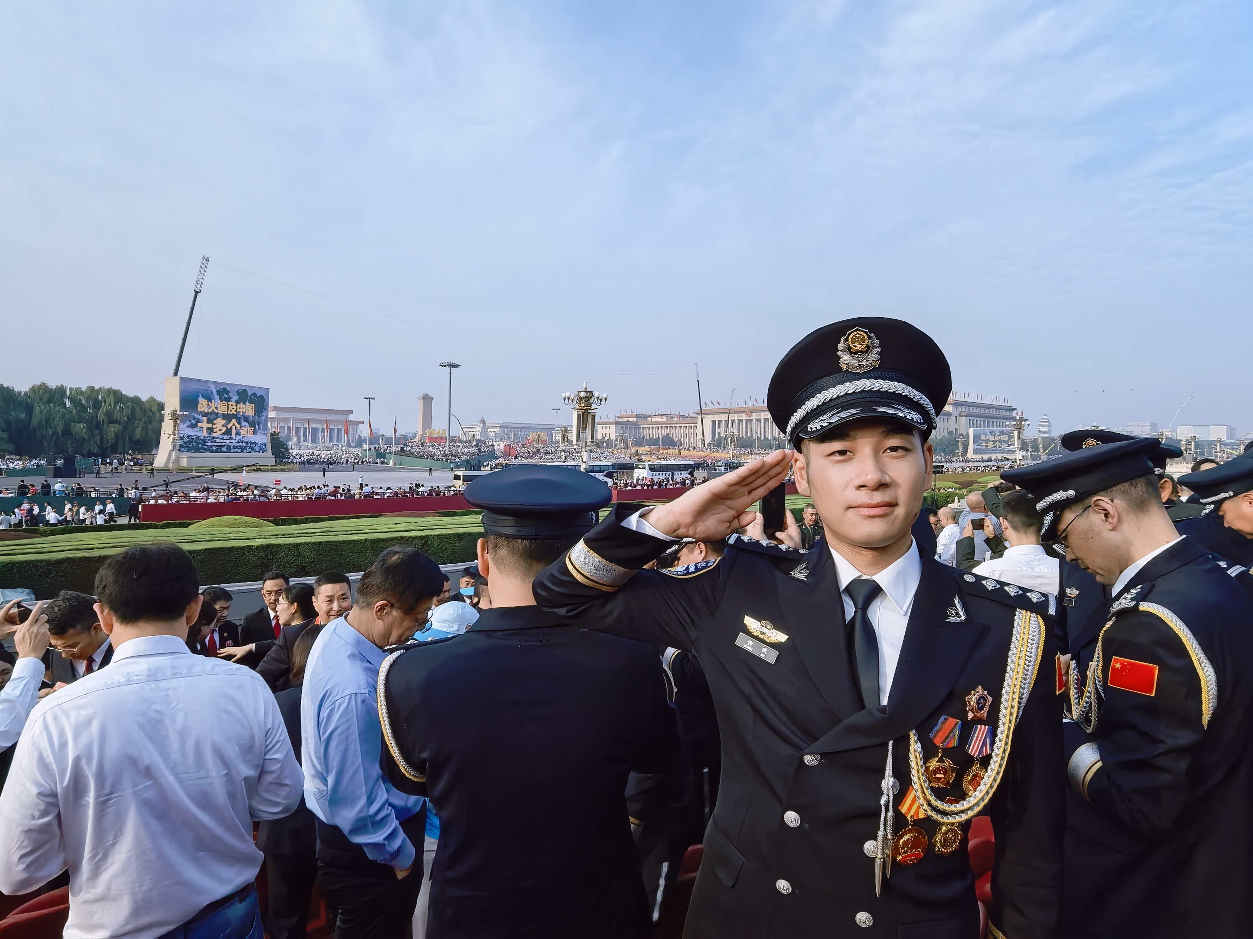 为什么这三个年轻人在接