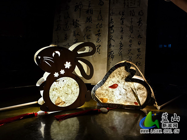 汇源瑶族乡中心小学全体教师共迎佳节.jpg