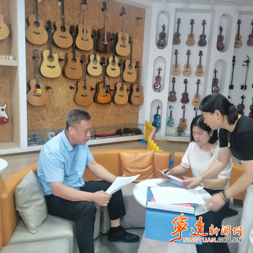 宁远县教育局：突击检查莲花小学辖区培训机构_副本500.jpg