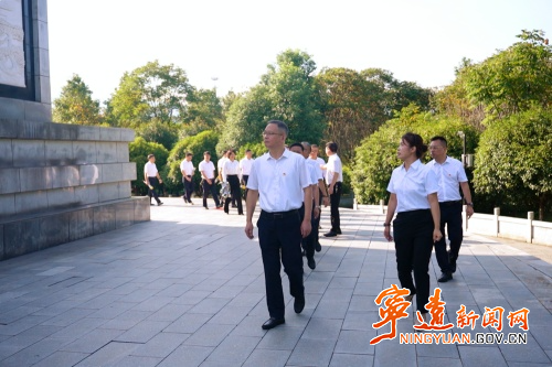 宁远县2025年烈士纪念日向烈士敬献花篮仪式举行1_副本500.jpg