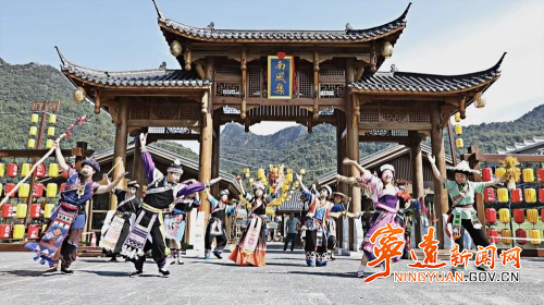 宁远：南风集里人气旺 文化味更浓1_副本500.jpg