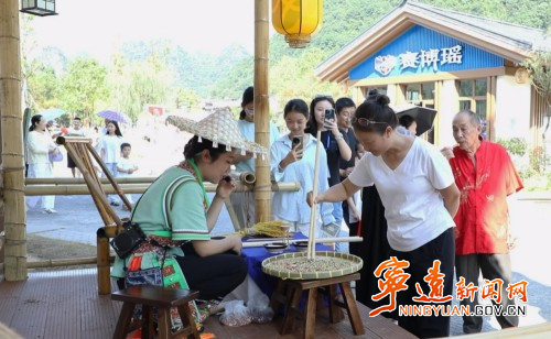 宁远：南风集里人气旺 文化味更浓2_副本500.jpg