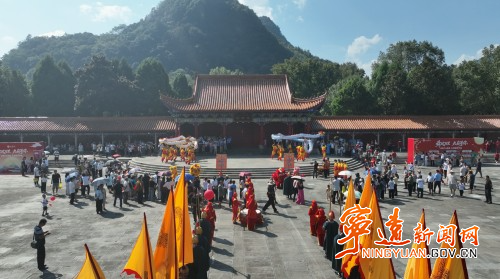 宁远：游九嶷 传文化 感党恩1_副本500.jpg