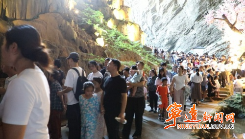宁远九嶷山紫霞岩：万年岩洞焕新颜 沉浸式演艺引客流连2_副本500.jpg