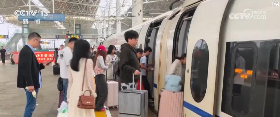 在假期期间，乘客返回流量继续在高水平上运作