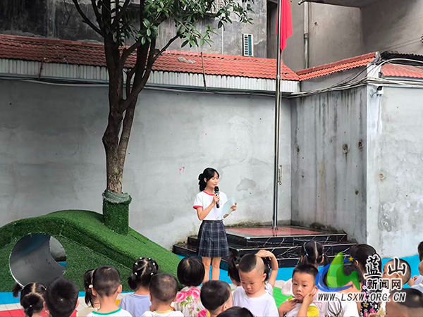 法润童心，护航成长——蓝山县实验幼儿园开展法治宣传活动.jpg