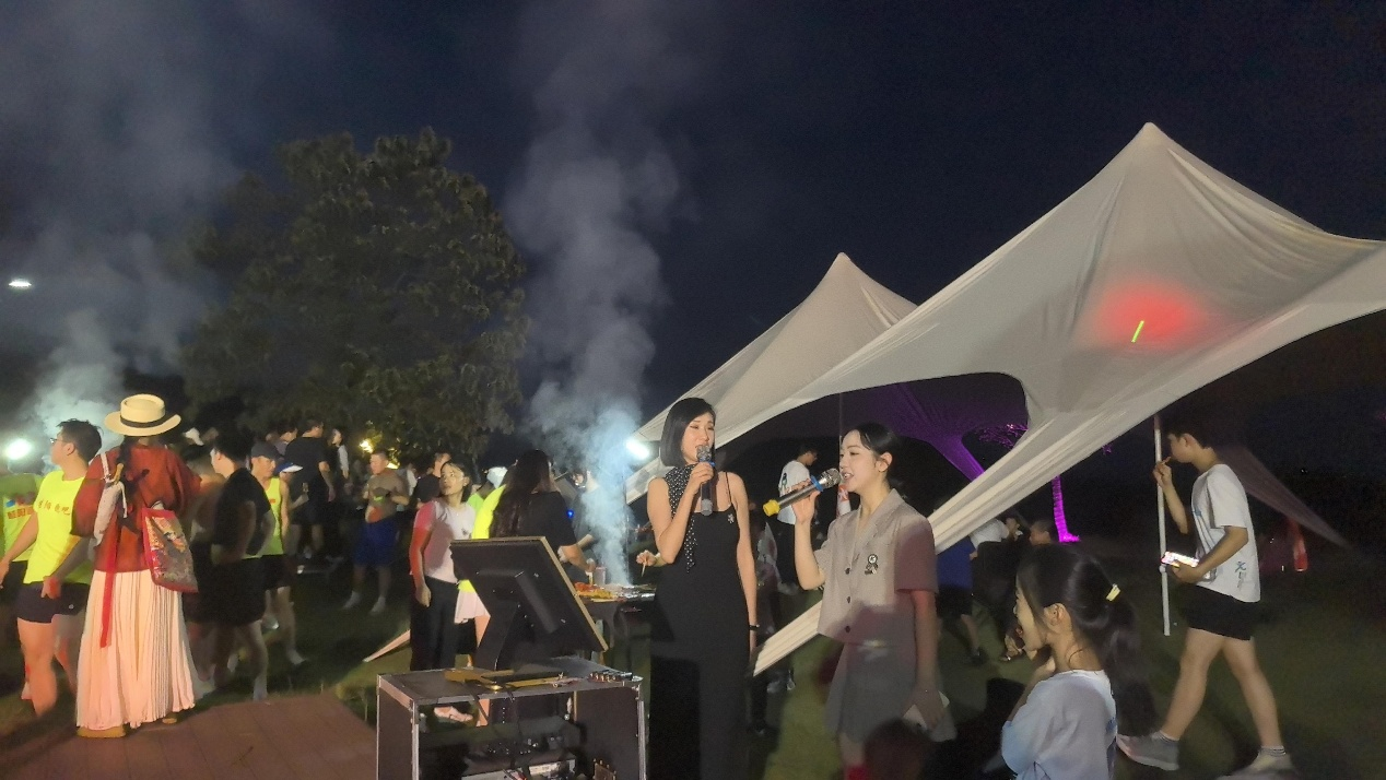 大湾区在桂阳县和谐村星空露营基地烧烤露营