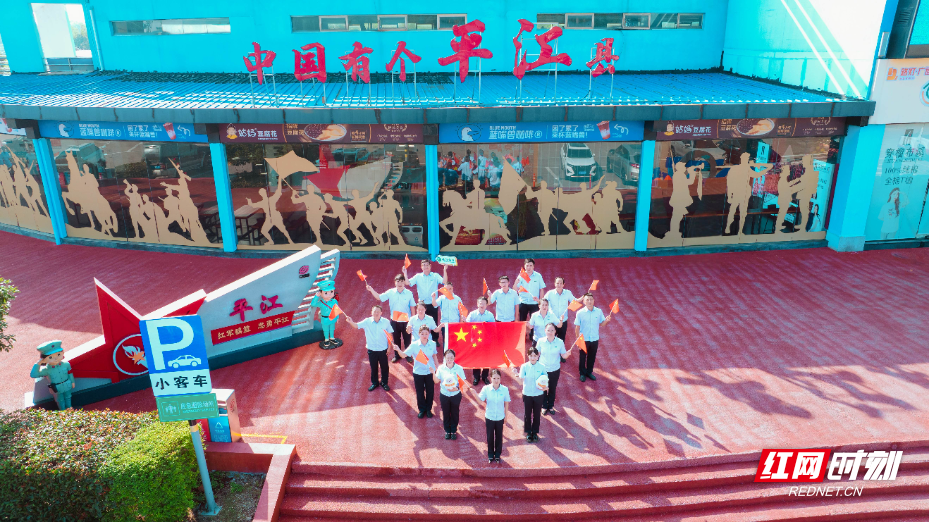 营造浓郁的国庆氛围..jpg